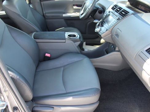 Used 2012 Toyota Prius V Five image 19