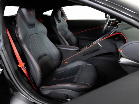 Used 2021 Ferrari Roma image 5