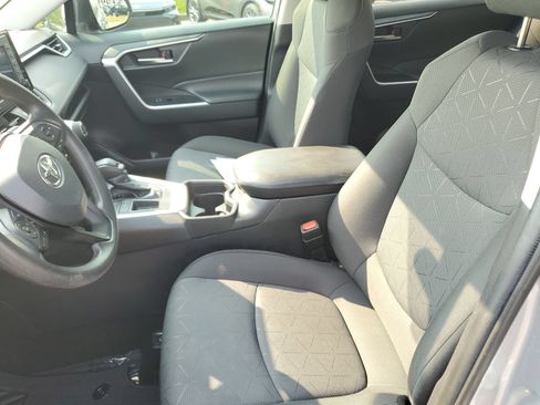 Used 2021 Toyota RAV4 XLE FWD image 17