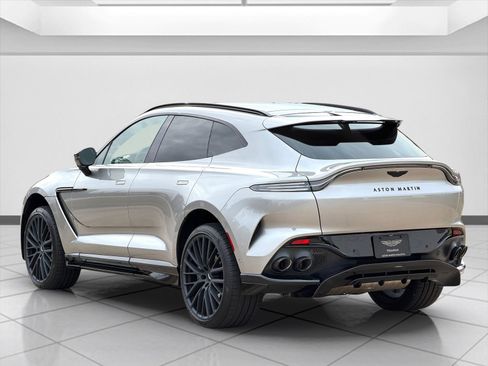 Used 2025 Aston Martin DBX 707 image 2