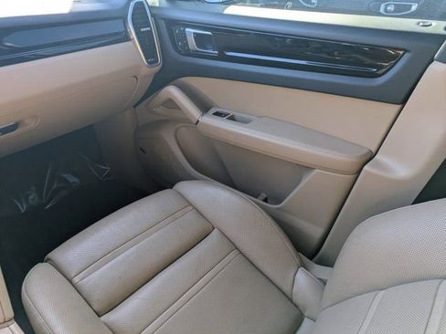Used 2023 Porsche Cayenne image 15