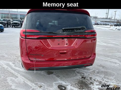 New 2026 Chrysler Pacifica Select image 6