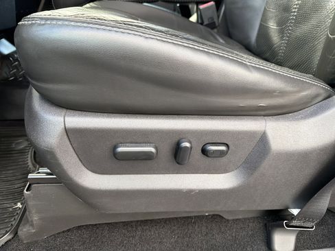 Used 2011 Ford F350 Lariat w/ Lariat Interior Pkg image 22