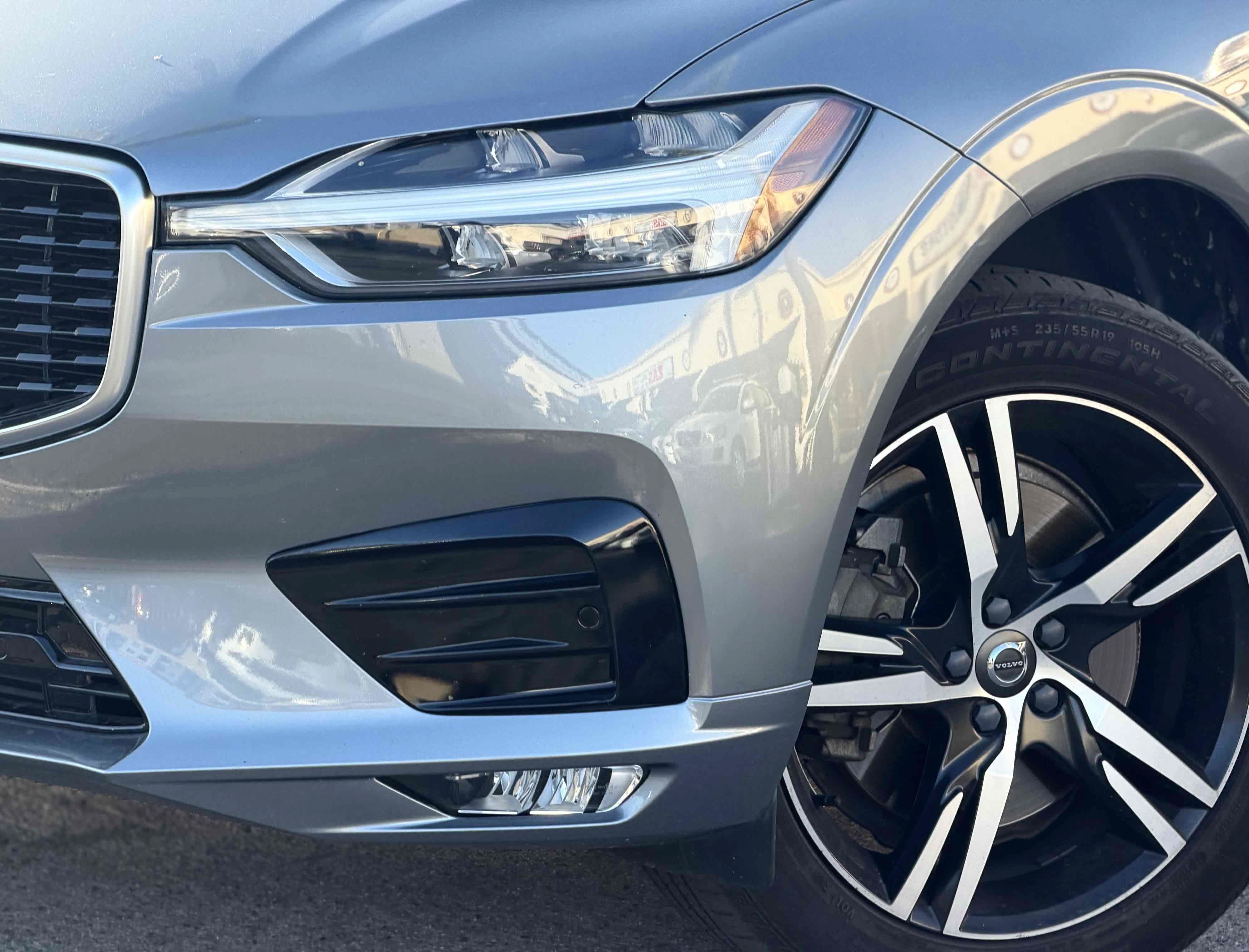 Used 2018 Volvo XC60 T6 R-Design AWD/4WD image 2