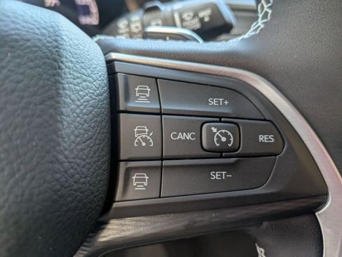 New 2025 Jeep Grand Cherokee Altitude image 17