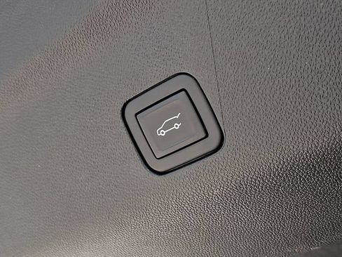 Used 2025 GMC Yukon Denali Ultimate AWD/4WD image 29