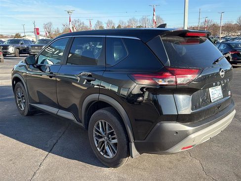 Used 2023 Nissan Rogue S image 4