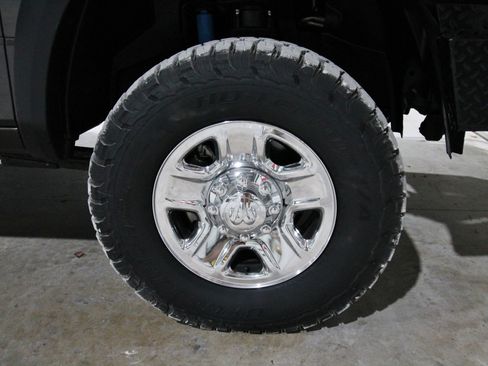 Used 2018 RAM 2500 Tradesman w/ Chrome Appearance Group image 16