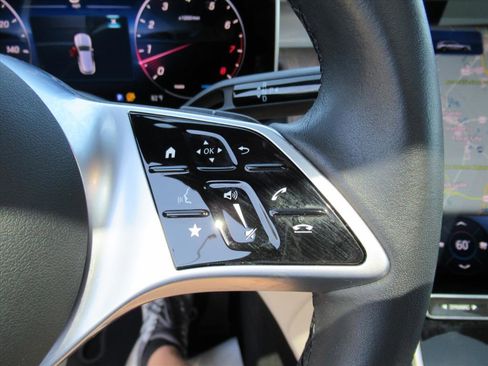 Used 2025 Mercedes-Benz GLC 300 image 22