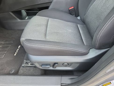 Certified 2025 Nissan Rogue SV FWD image 19