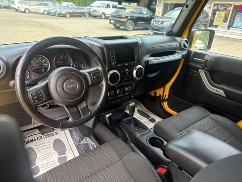 Used 2011 Jeep Wrangler Unlimited Sahara w/ Dual Top Group AWD/4WD image 32