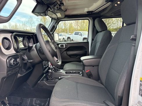 Used 2025 Jeep Wrangler Sport S image 9