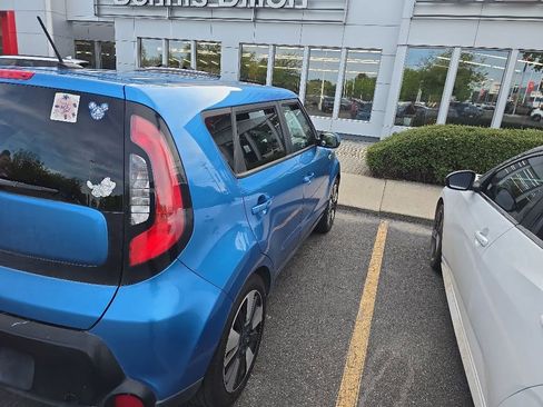 Used 2016 Kia Soul + w/ Designer's Package FWD image 12