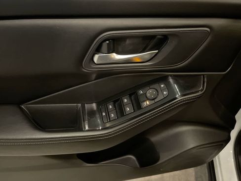 Used 2024 Nissan Rogue SV image 13