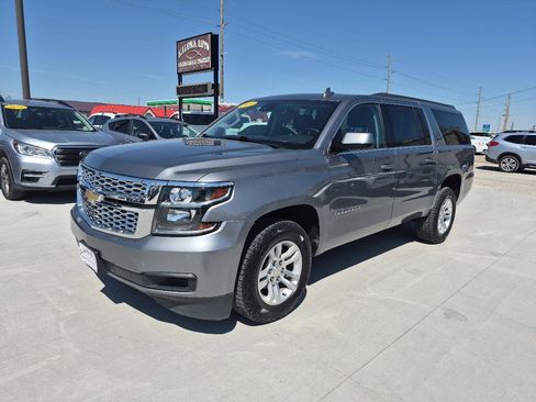 Used 2019 Chevrolet Suburban LT image 2