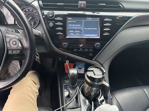 Used 2018 Toyota Camry SE image 14