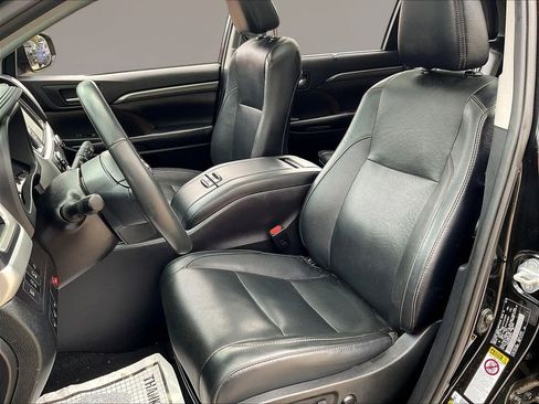 Used 2019 Toyota Highlander Limited Platinum AWD/4WD image 21