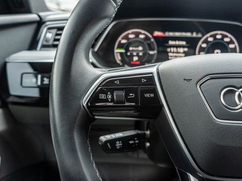 Used 2024 Audi Q8 e-tron Prestige image 27