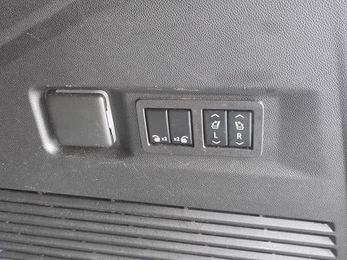 Used 2023 GMC Yukon Denali Ultimate AWD/4WD image 16