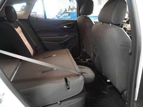 Used 2024 Chevrolet Trax LS w/ LS Convenience Package image 29