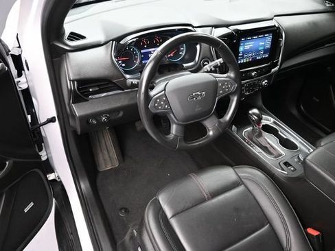 Used 2022 Chevrolet Traverse RS FWD image 15