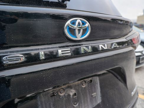 Used 2025 Toyota Sienna Platinum AWD/4WD image 13