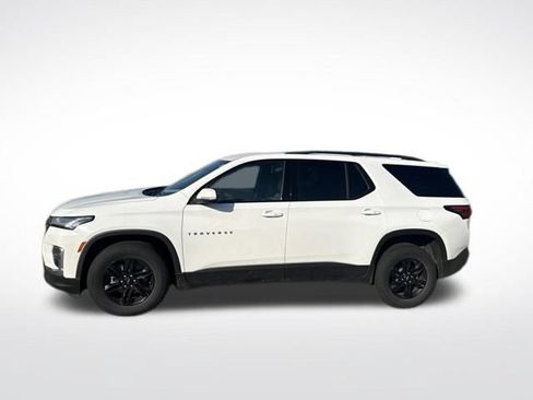 Used 2023 Chevrolet Traverse LT FWD image 2