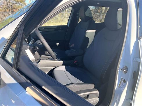 New 2026 Volkswagen Tiguan SE R-Line image 11