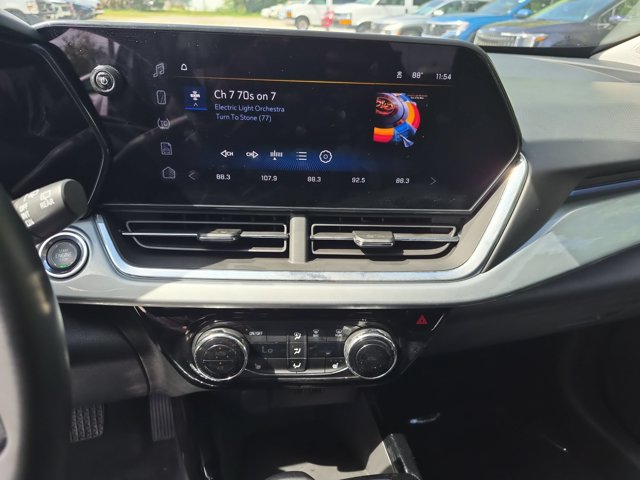 Used 2025 Chevrolet Trax LT w/ LT Convenience Package FWD image 18