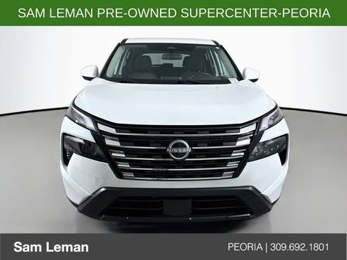 Used 2024 Nissan Rogue SV FWD image 2