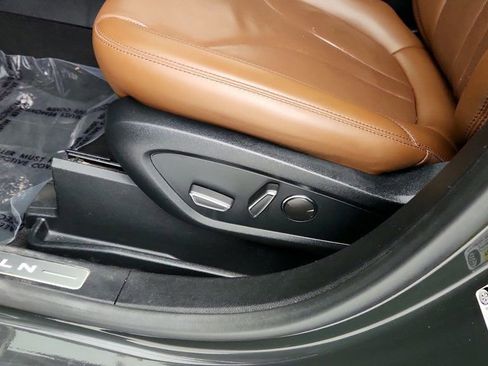 Used 2022 Lincoln Nautilus Reserve image 12