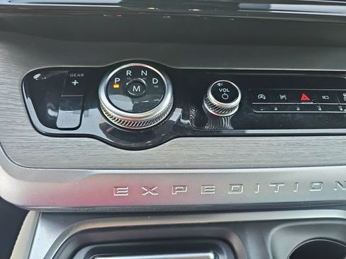Used 2025 Ford Expedition Max Platinum w/ Driver's Package AWD/4WD image 26
