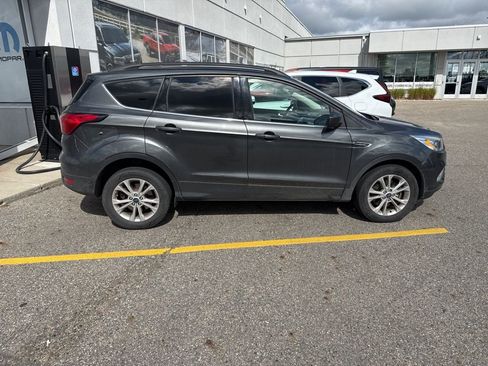 Used 2019 Ford Escape SEL image 3