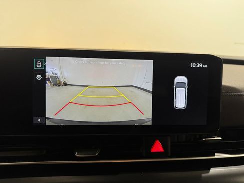 Used 2025 Kia Carnival FWD image 9