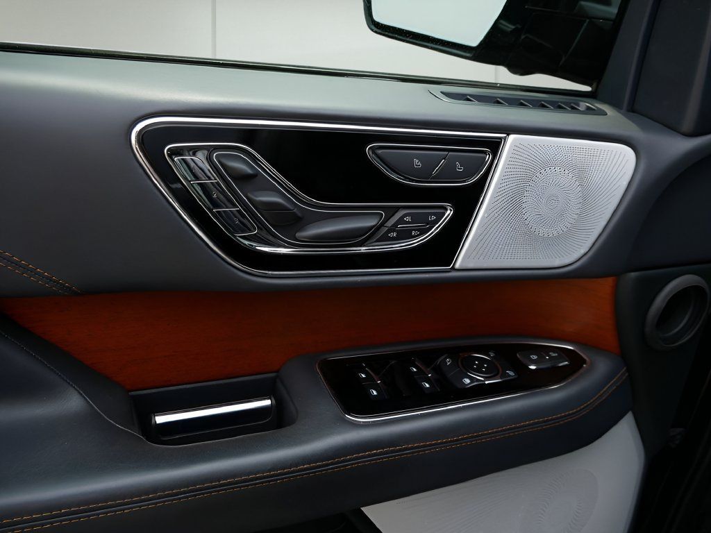 Used 2024 Lincoln Navigator Black Label AWD/4WD image 18
