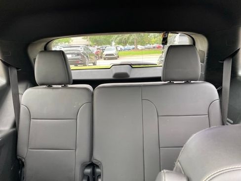 Used 2023 Chevrolet Traverse LT w/ LT Premium Package AWD/4WD image 4