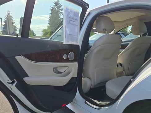 Used 2017 Mercedes-Benz E 300 4MATIC image 15