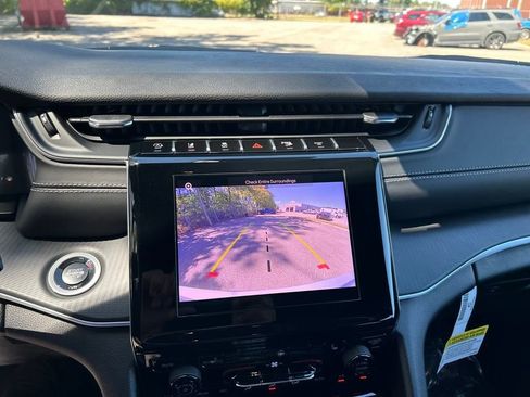 New 2025 Jeep Grand Cherokee Altitude image 15