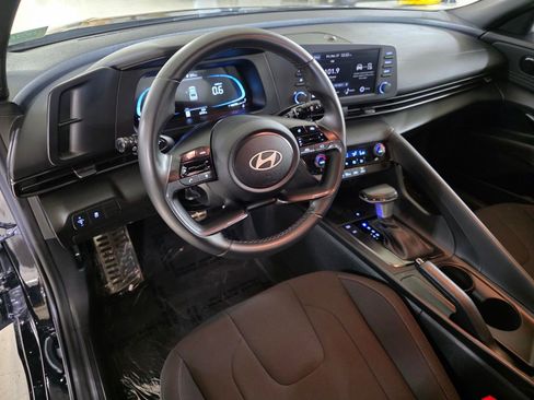 Certified 2025 Hyundai Elantra Sport image 24