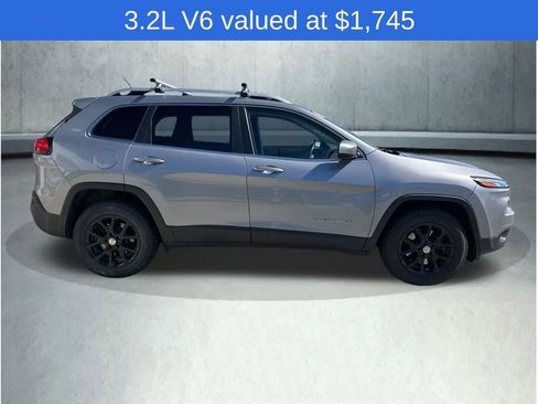 Used 2017 Jeep Cherokee Latitude w/ True North Edition image 6