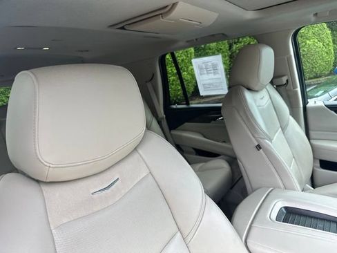 Used 2019 Cadillac Escalade Premium Luxury AWD/4WD image 18