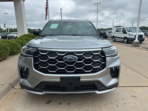 Used 2025 Ford Explorer Platinum AWD/4WD image 12