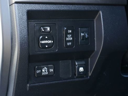 Used 2017 Toyota Tundra SR5 w/ SR5 Upgrade Package image 17