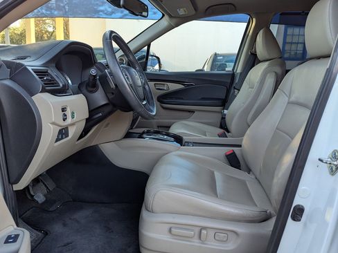 Used 2018 Honda Pilot Touring image 10