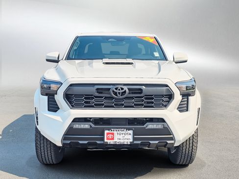 Used 2024 Toyota Tacoma TRD Sport AWD/4WD image 8
