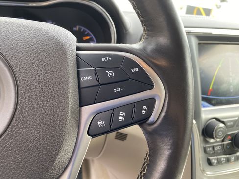 Used 2018 Jeep Grand Cherokee Overland image 21