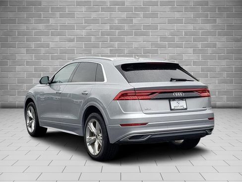 Used 2022 Audi Q8 Premium image 7