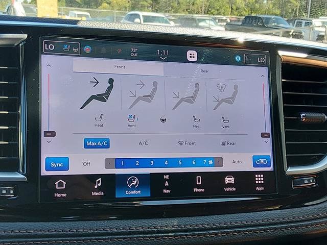 Used 2024 Chrysler Pacifica Pinnacle FWD image 15