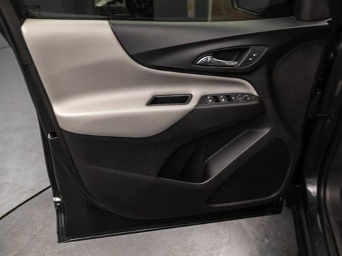 Used 2018 Chevrolet Equinox LS FWD image 28