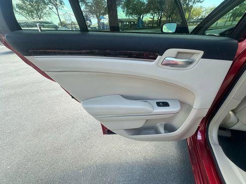 Used 2014 Chrysler 300 image 23